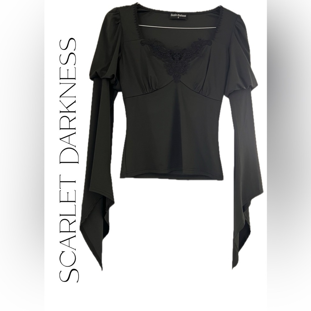 💖Black Top with Long Asymmetrical Sleeves and Lace Details | Size S